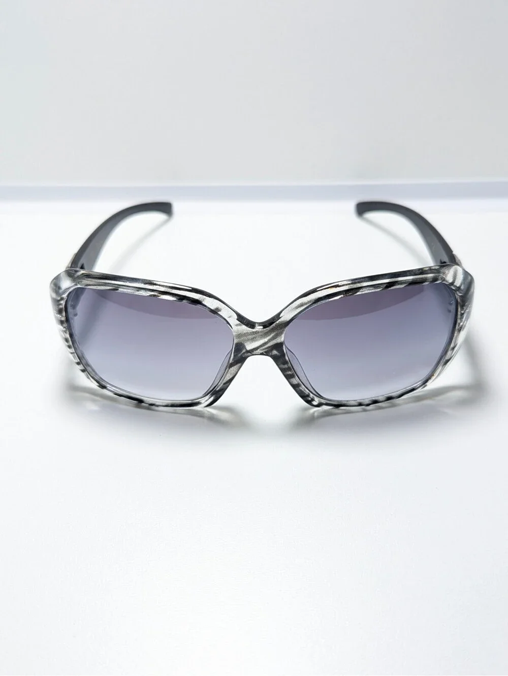 DG 26976 Womens White Leopard Sunglasses Purple Gradient Lens